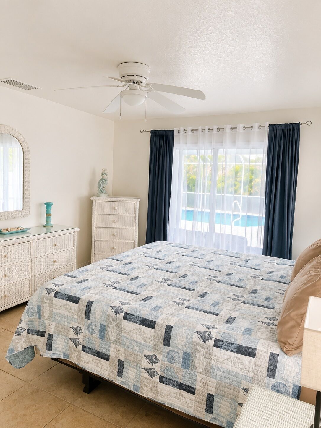 3 bedrooms, desk, iron/ironing board, WiFi (free)