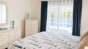 3 bedrooms, desk, iron/ironing board, WiFi (free)