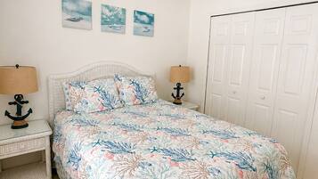 3 bedrooms, desk, iron/ironing board, WiFi (free)