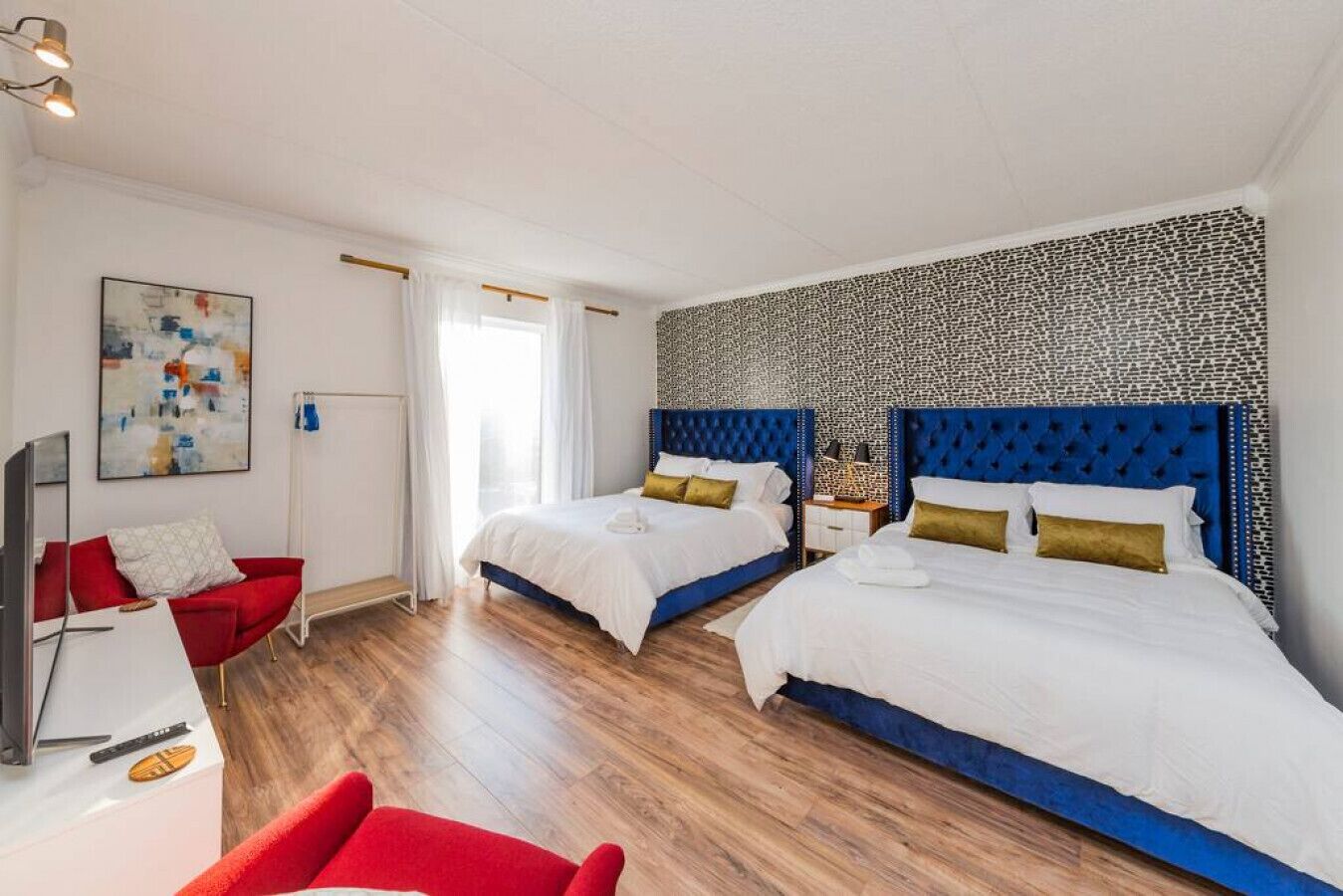 Music Row Retreat★3 Beds, 1 Bedroom★Pool, Parking