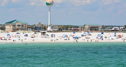 Adorable North Pensacola Cottage - Private Back Yard - Fast WiFi - Free Parking - *Reduced Rates*