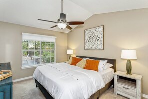 2 chambres, fer et planche à repasser, Wi-Fi, draps fournis