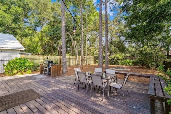 Huge backyard with plenty of seating and a pellet grill!