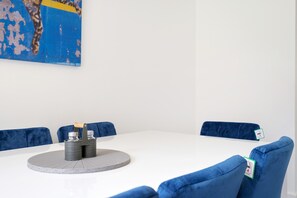 Dining - Modern 5 Bedroom 3 Bath Hse Aylesbury (Aylesbury)