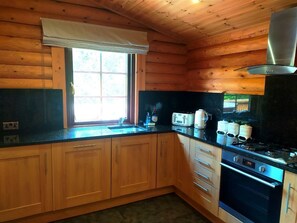 Réfrigérateur, four à micro-ondes, un four, lave-vaisselle