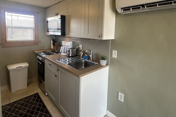 Frigorífic, microones, forn i placa de cuina