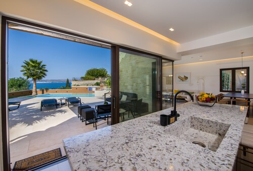 Almi-Cove HillTop Villa I