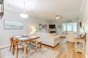 Tv, pejs, bøger, kontorer