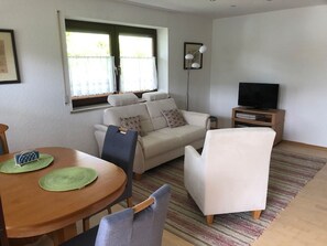 Living area - Apartment Aigner 75 sqm for 3 persons, 2 bedrooms, balcony (Piding)