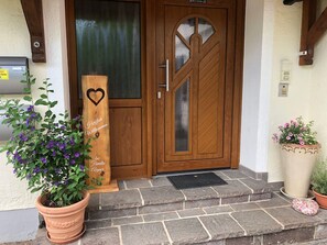 Exterior detail - Apartment Aigner 75 sqm for 3 persons, 2 bedrooms, balcony (Piding)