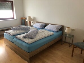 1 bedroom, bed sheets