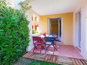 تناول الطعام بالخارج