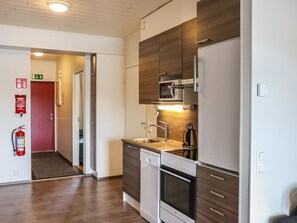 Geladeira, micro-ondas, lava-louças