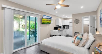 Cozy & Bright Condo w/ Balcony/Deck Steps2Downtown