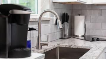 冰箱、微波炉、烤箱、炉灶