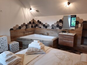 5 Schlafzimmer, Bügeleisen/Bügelbrett, Reisekinderbett, WLAN