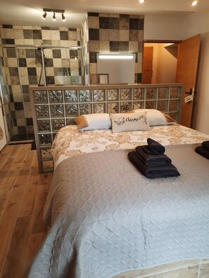 5 bedrooms, iron/ironing board, travel crib, WiFi