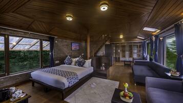 Deluxe Studio Suite | Mountain view