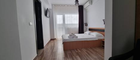 Standard Double Room, with balcony, no view | Gratis wi-fi och sängkläder