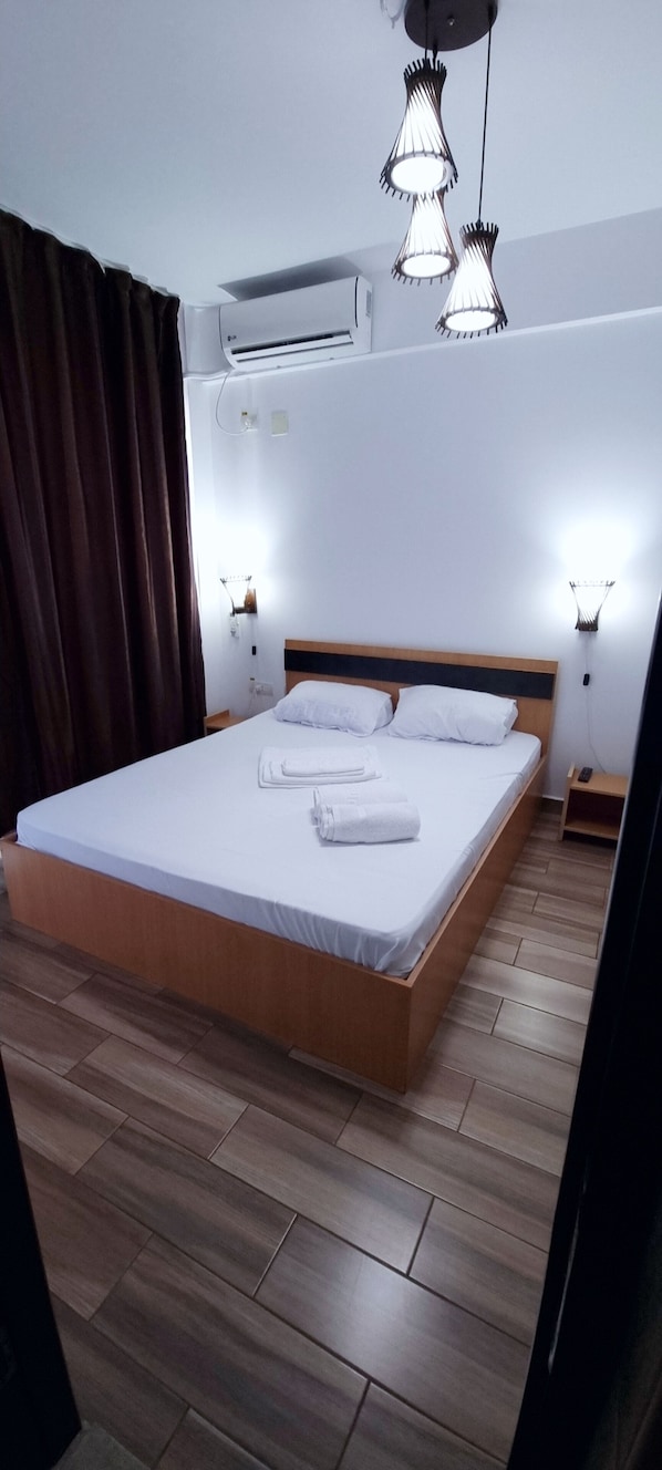 Standard Double Room, with balcony, no view | Free WiFi, bed sheets - Blue Sky Hotel (Eforie)