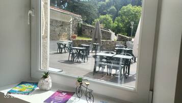 Buồng tắm vòi sen, đồ dùng nhà tắm miễn phí, khăn tắm, xà phòng