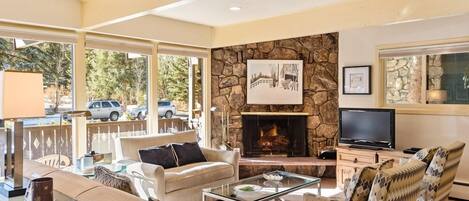 Televisión, chimenea