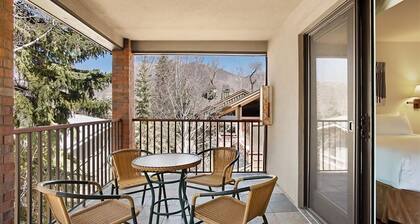 Silverglo Condominiums Unit 308 | Expansive 4 BD Condo, Walking Distance to Town with Pool Access