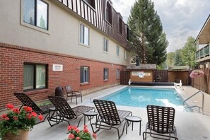 Beheizter Pool