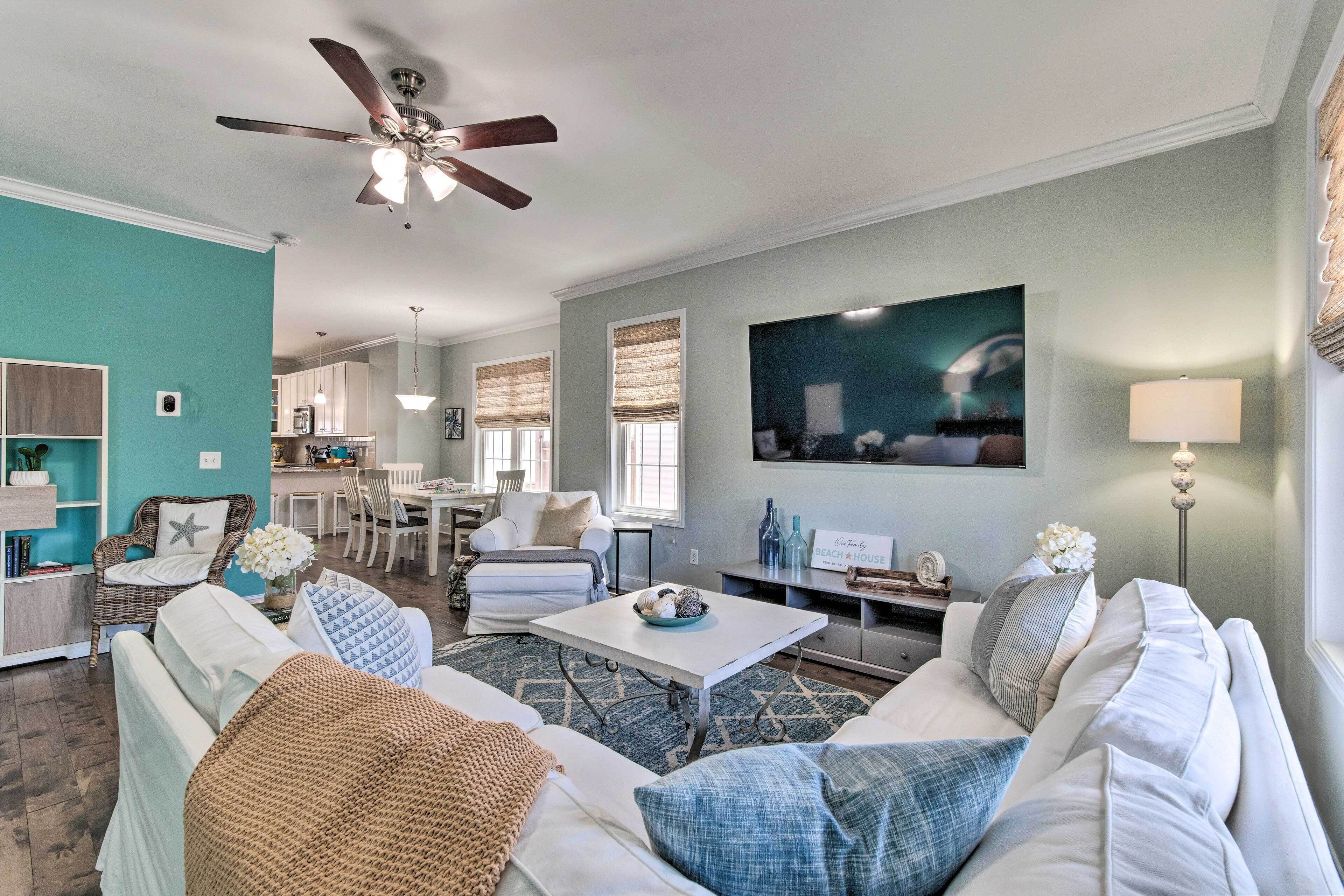 Convenient Kure Beach Townhome w/ Fire Pit!