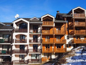 Exterior - Spacious apartment for 10, balcony, parking, near slopes (Saint-Martin-de-Belleville)