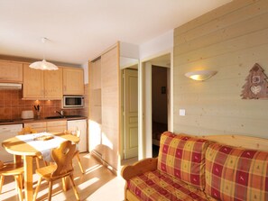 Interior - Renovated 2-room apartment ski-in/ski-out with balcony (Belle Plagne)