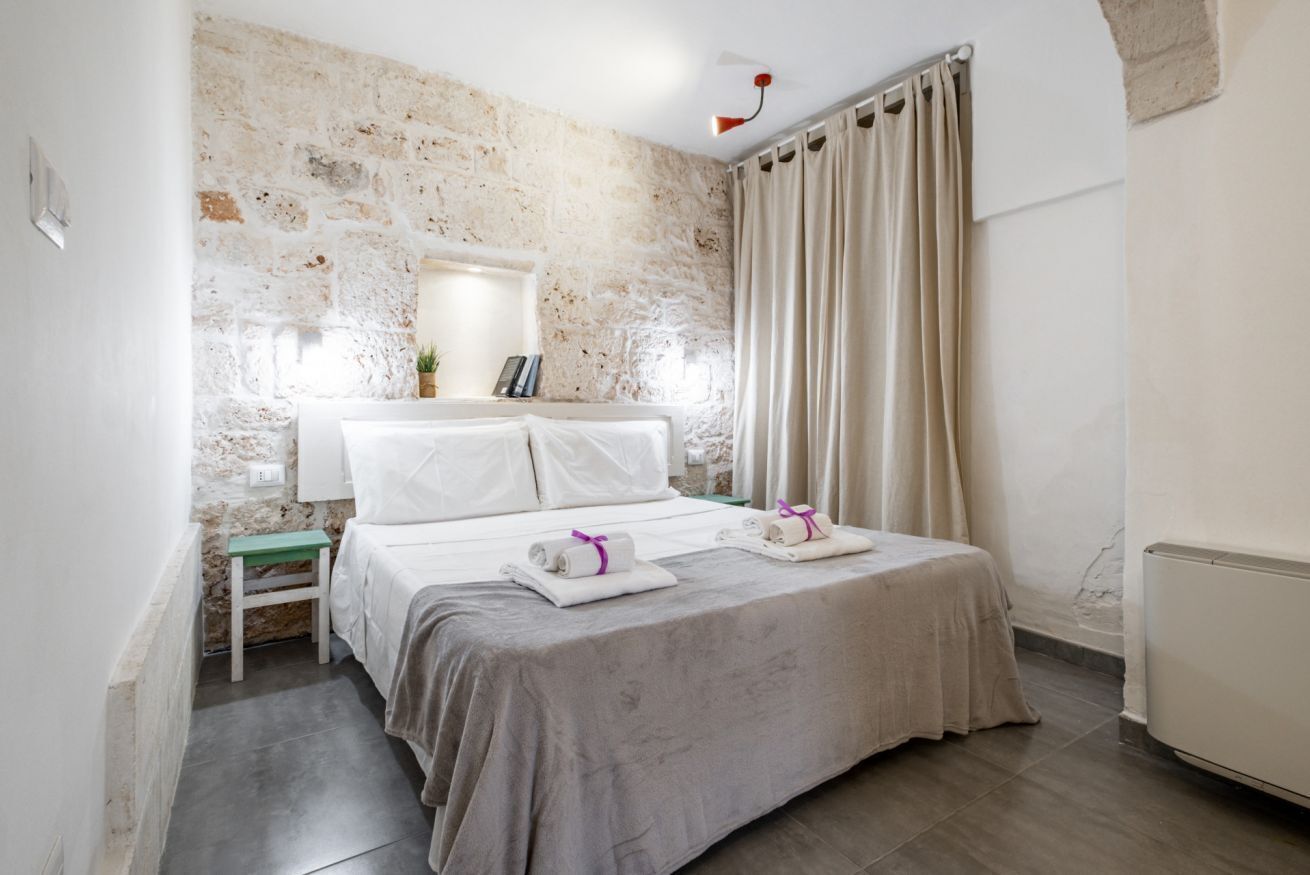 2 bedrooms, iron/ironing board, WiFi