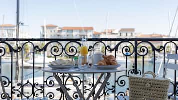 Café da manhã continental todos os dias (EUR 13 por pessoa)