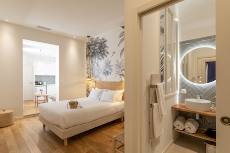 Eden | 1 bedroom, pillowtop beds, minibar, in-room safe. Les Clés Secrètes