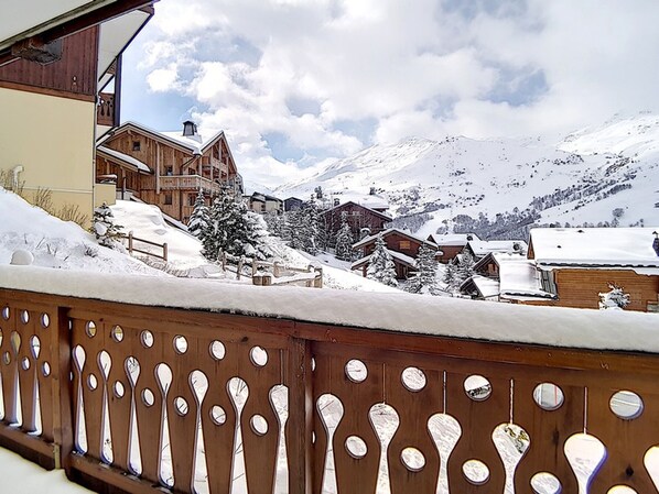 Property grounds - Spacious renovated apartment, near slopes, balcony, sauna, hammam, WIFI (Les Menuires)