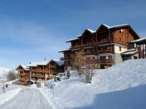 Exterior - Spacious renovated apartment, near slopes, balcony, sauna, hammam, WIFI (Les Menuires)