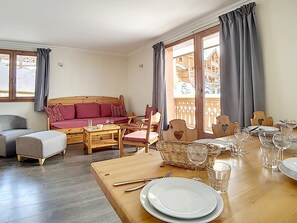 Dining - Spacious renovated apartment, near slopes, balcony, sauna, hammam, WIFI (Les Menuires)