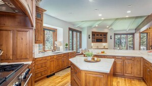 Unclassified image, 2 of 44, button - Aspen Grove Villa by Exceptional Stays (Telluride)