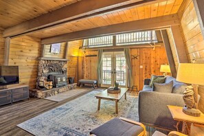 TV, fireplace