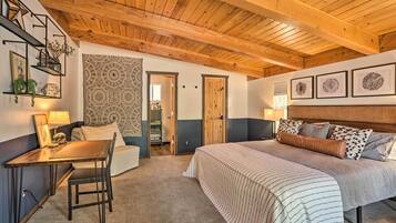 2 bedrooms, desk, travel cot, Internet