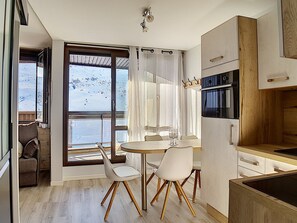 Kühlschrank, Mikrowelle, Geschirrspüler