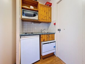 Kühlschrank, Mikrowelle, Geschirrspüler