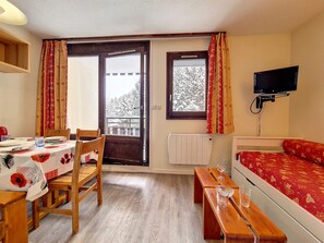 Interior - Cozy studio at the foot of the slopes, balcony, pets allowed (Les Menuires)