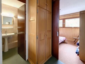2 bedrooms