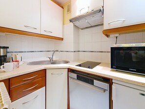 Kühlschrank, Mikrowelle, Ofen, Geschirrspüler