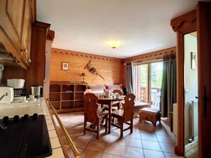 Fridge, microwave, dishwasher, coffee/tea maker - Spacious Apartment near Slopes · Balcony · Parking (Les Menuires)