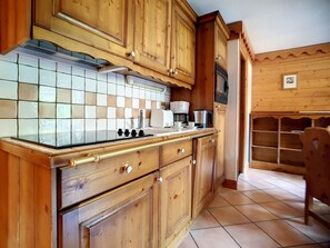 Fridge, microwave, dishwasher, coffee/tea maker