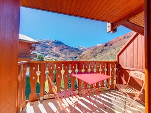 Outdoor dining - Ski-in/Ski-out apartment, 4 people, south balcony (Les Menuires)