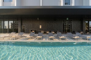 Indoor pool - Staybridge Suites Bangkok Sukhumvit by IHG (Bangkok)