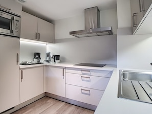 Frigorifero, microonde, forno, lavastoviglie